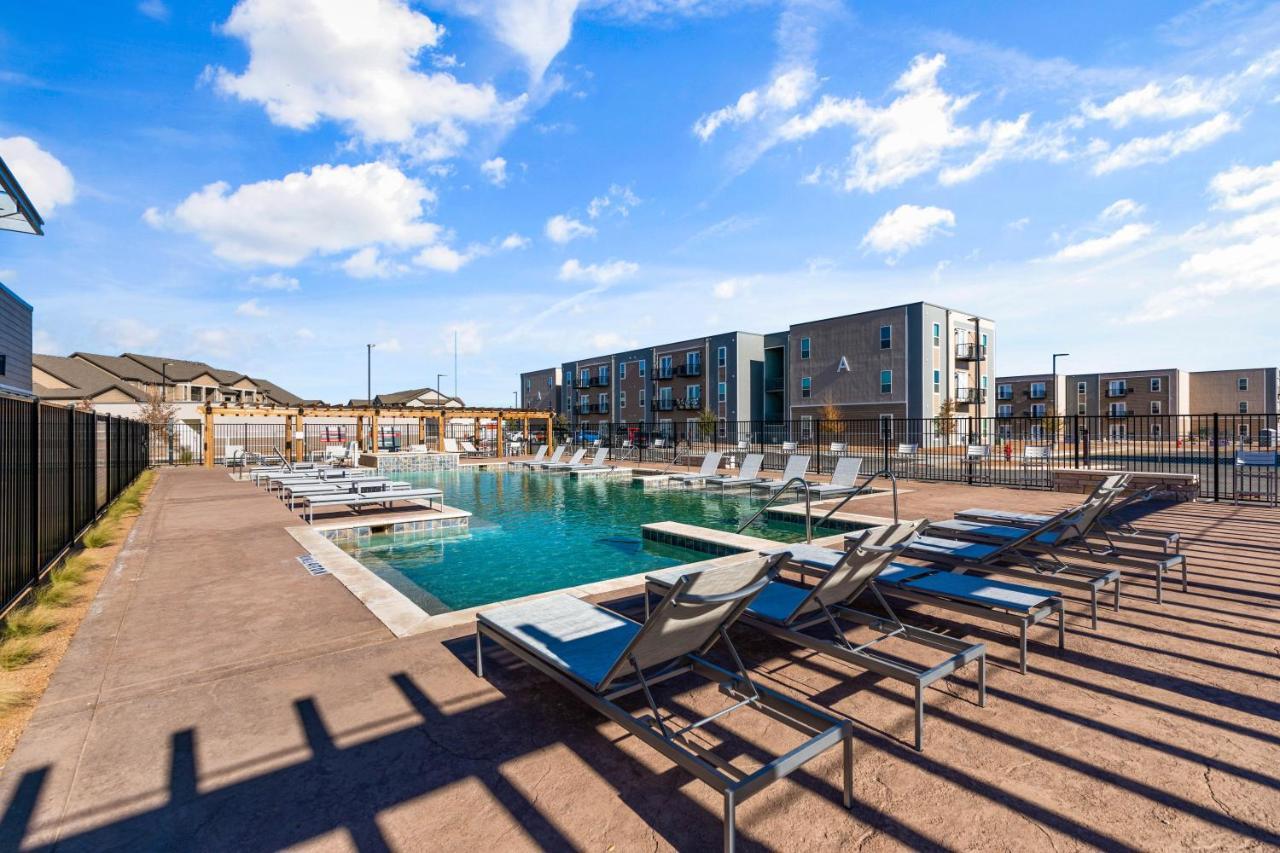 Flatz432 Apartments By Barsala Midland Dış mekan fotoğraf